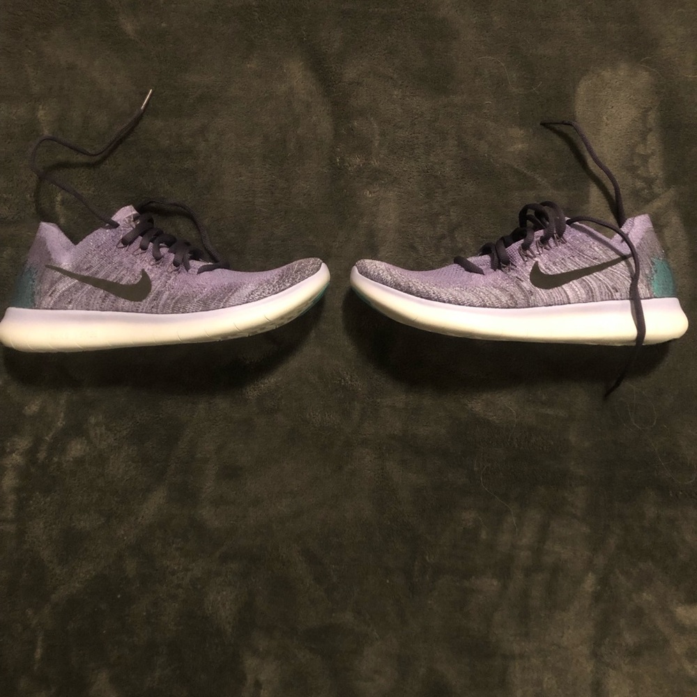 Women’s Nike Running shoes that are brand new and never worn.